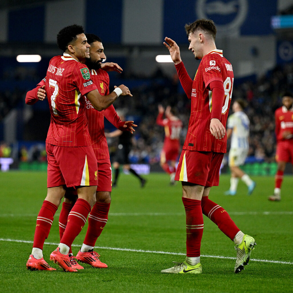 Luis Díaz anota el tercero para darle la victoria al Liverpool en los octavos de final de la Carabao Cup