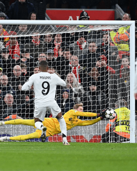 Mbappe sigue sin poder brillar con el Madrid y falla el gol del empate desde tiro penal Champions League