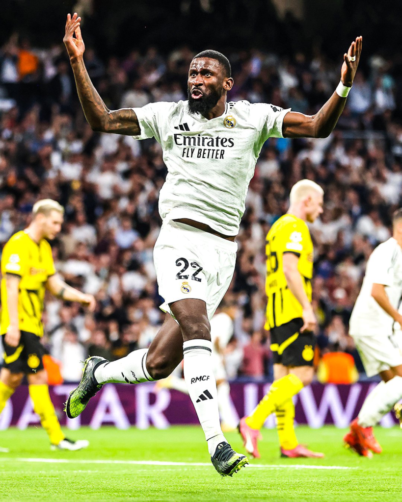 Rüdiger de cabeza tras un gran servicio de Kylian Mbappé.