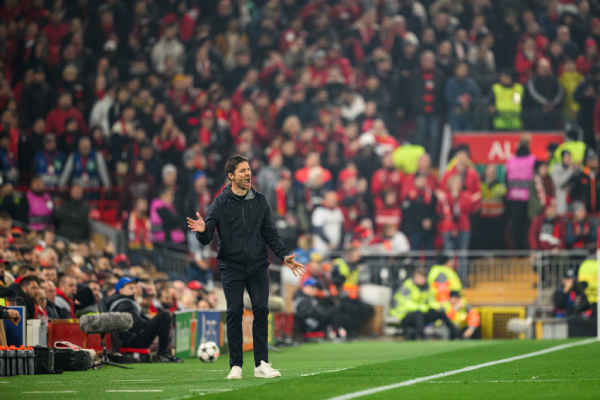 Xabi Alonso en Anfield Champions league Liverpool vs Bayer