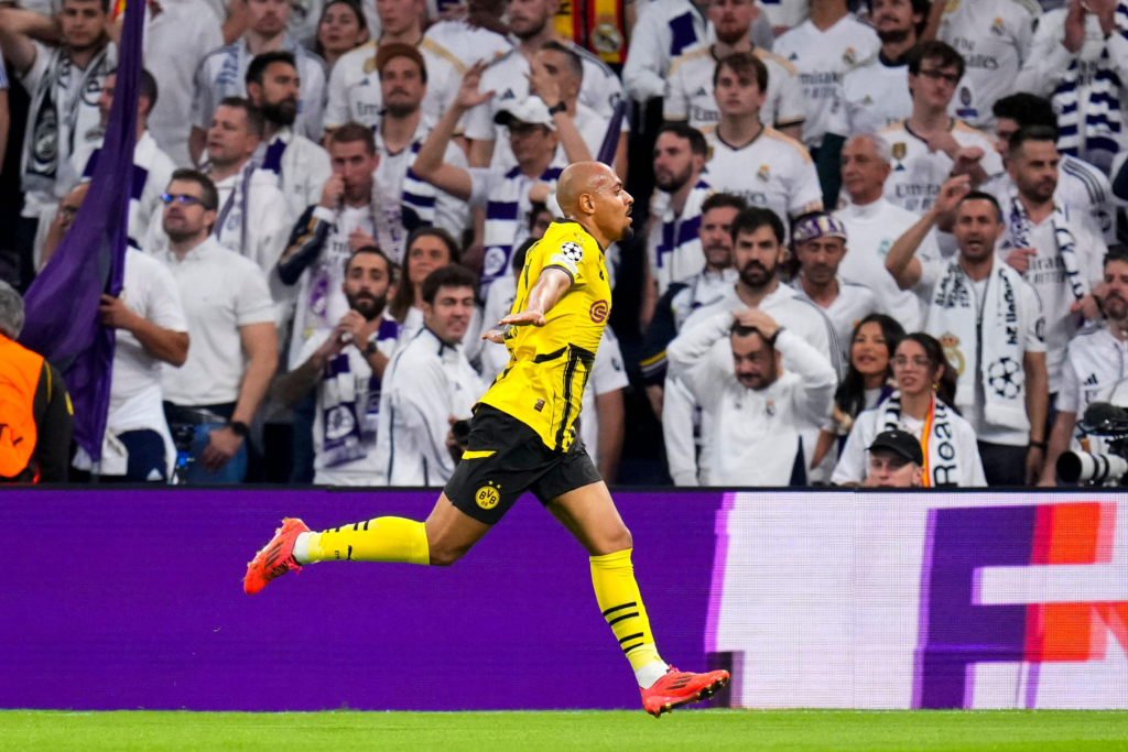 Resumen madrid vs dortmund jugada dentro del área de Guirassy para asistir a Malen