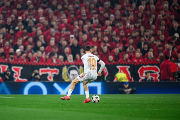 wirtz en Anfield contra el Liverpool en Champions League