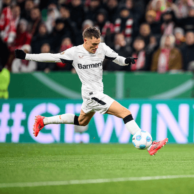 Florian Wirtz contra el Bayern en la Copa Alemana