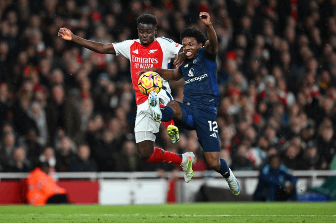 Partido uy disputado entre Arsenal y Manchester United