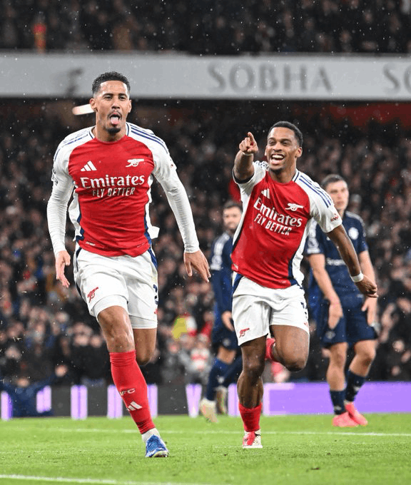 Saliba pone el 2-0 final y el Arsenal vence al Manchester United