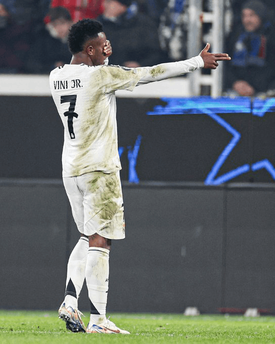 Vinicius le da la ventaja al Madrid en el segundo tiempo 2-1 ante el Atalanta