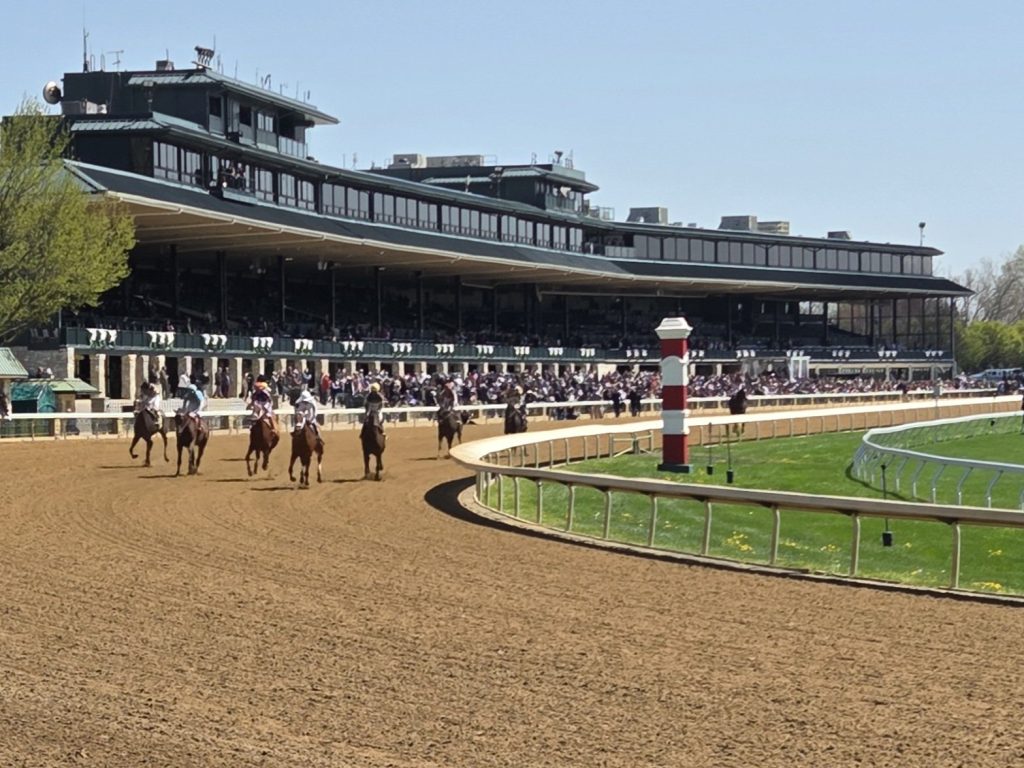 Datos de Keeneland para hoy: Apuestas de caballos internacionales MasterBets365.com